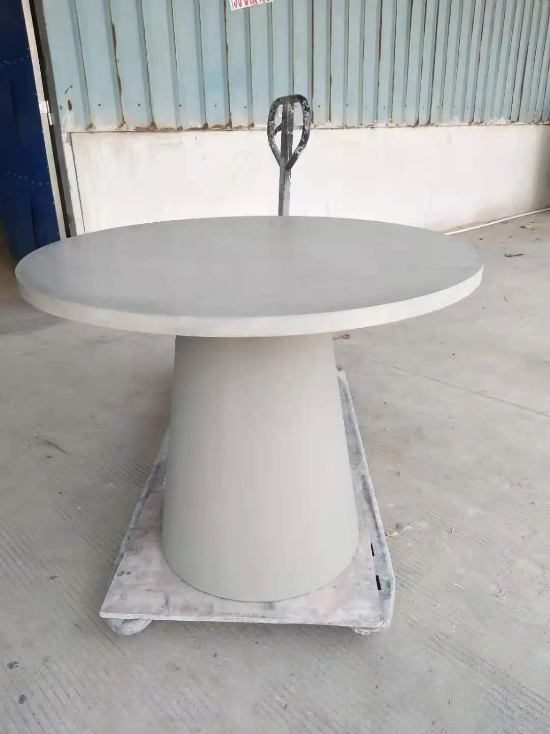 Заводские продажи высокопрочный прочный открытый круглый бетонный столик из стекловолокна и цемента для дома и сада
