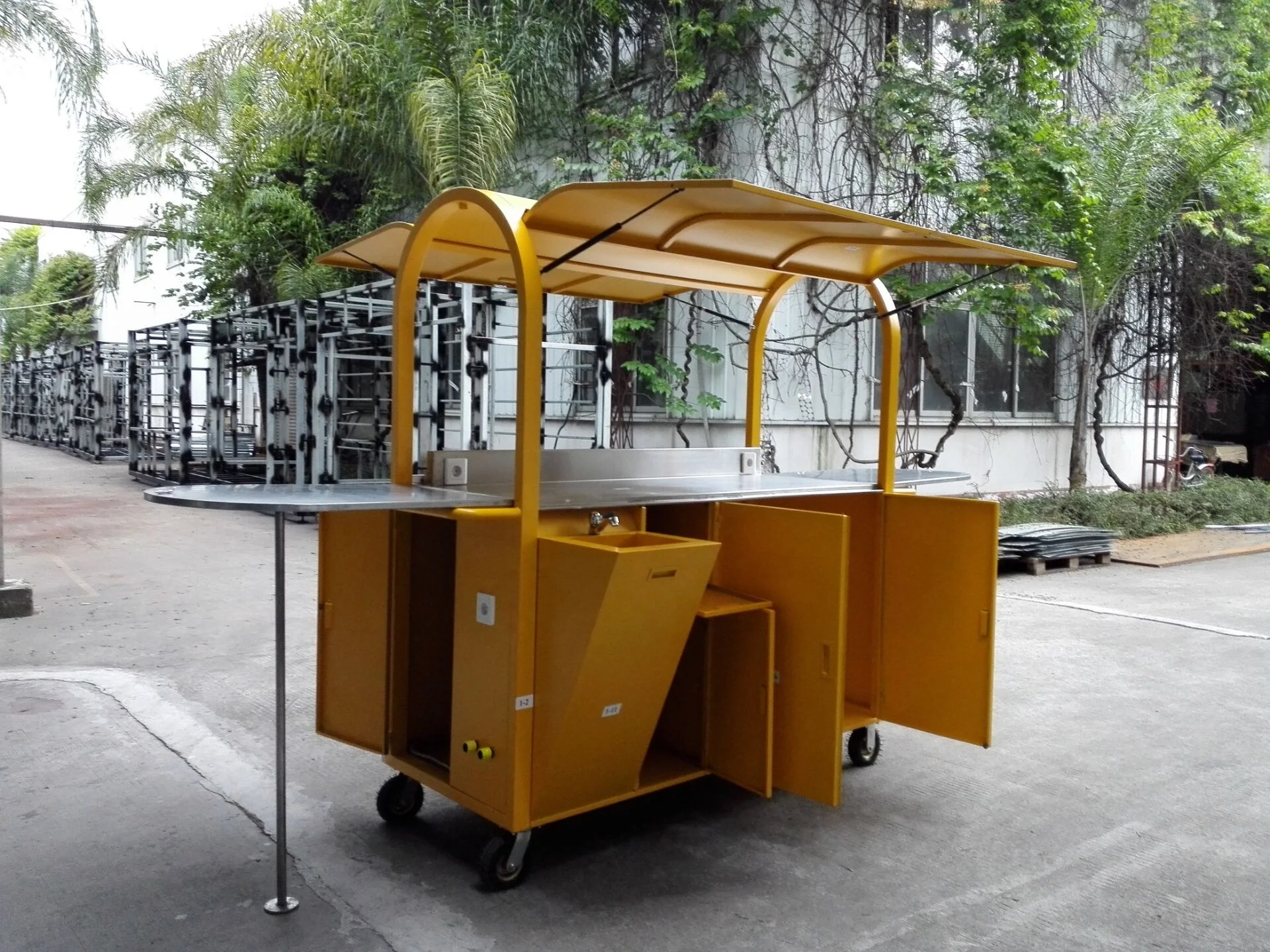 رائجة البيع أثاث خارجي جودة عالية تصميم حسب الطلب الصلب المحمول عربة الوجبات السريعة الغذاء كشك الغذاء مقطورة