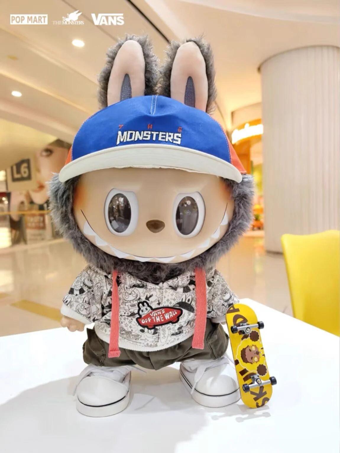 【日本未発売】ラブブ　LABUBU　SWAVER×VANS コラボ　フィギュア POP MART Labubu The Monsters X Vans Oldskool Monsters