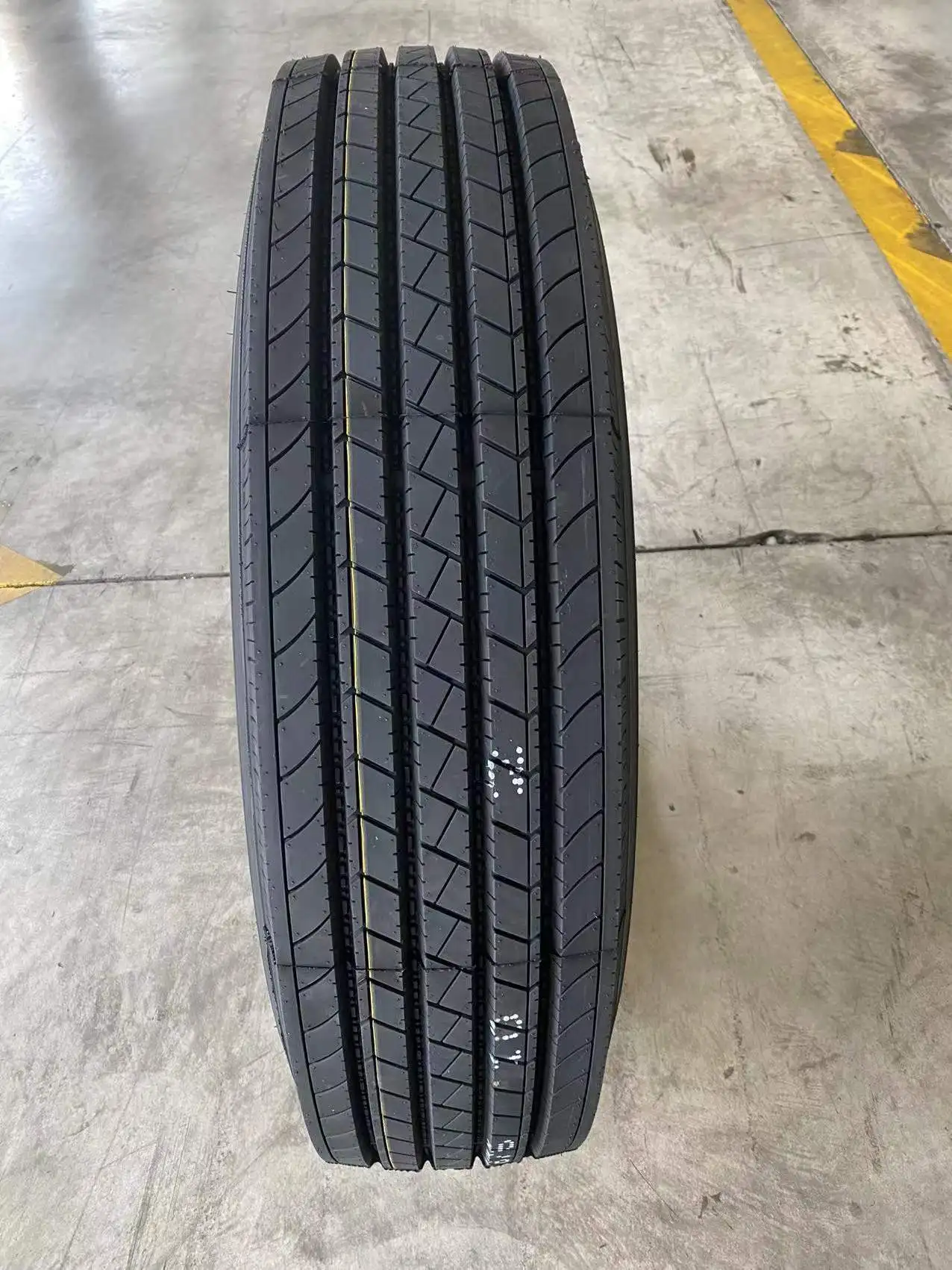 れんどら 295/80R22.5 F860 154/149M LINGLONG 18PR Truck and bus tyre
