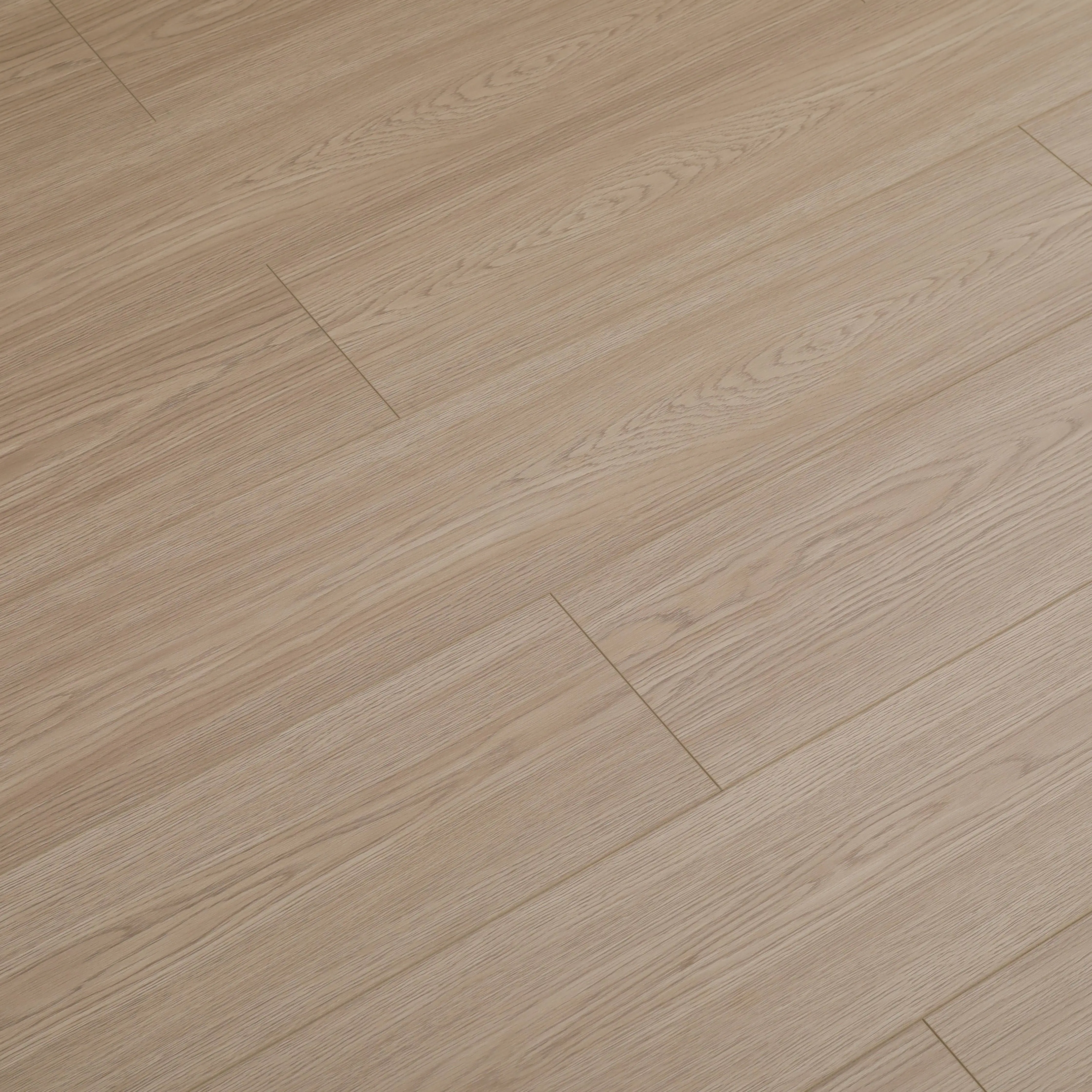 Household 14mm Solid Wood Composite Flooring Is Waterproof, Wear-resistant and Stable.