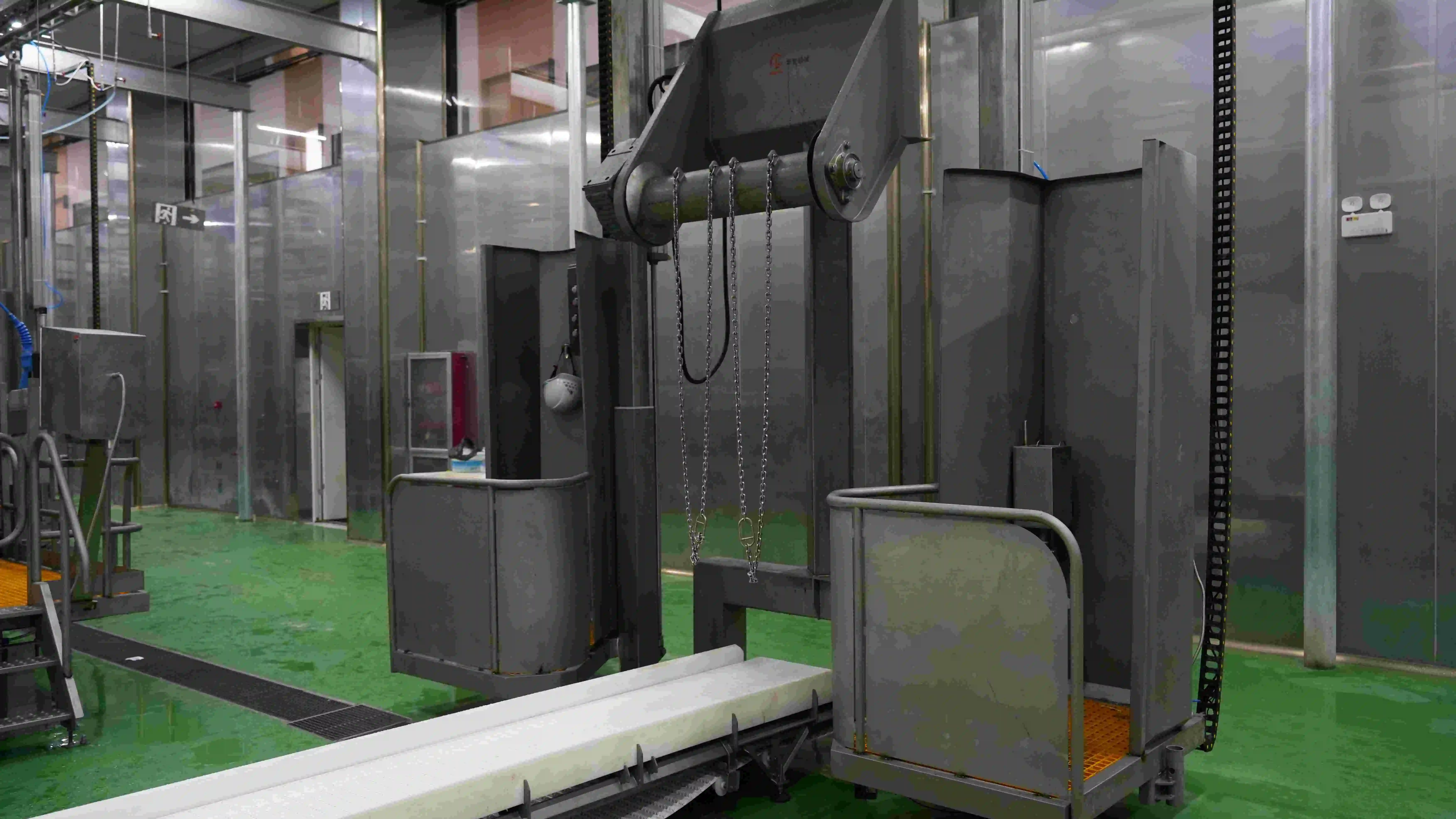 Fully automatic beef slaughtering production line equipment suitable for cattle slaughterhouses