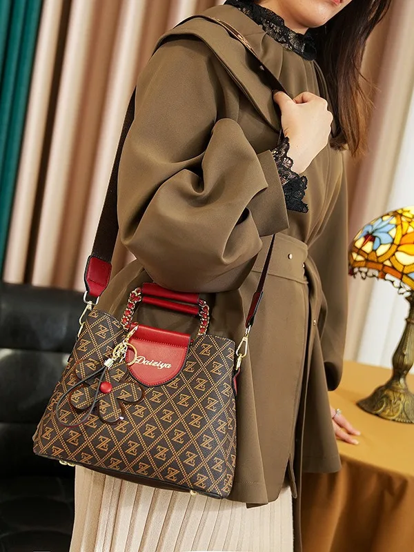 女王蜂 qb Luxury Big Shoulder Bag qb Luxury Shoulder Bag #2 | ソニーミュージック公式オンライン