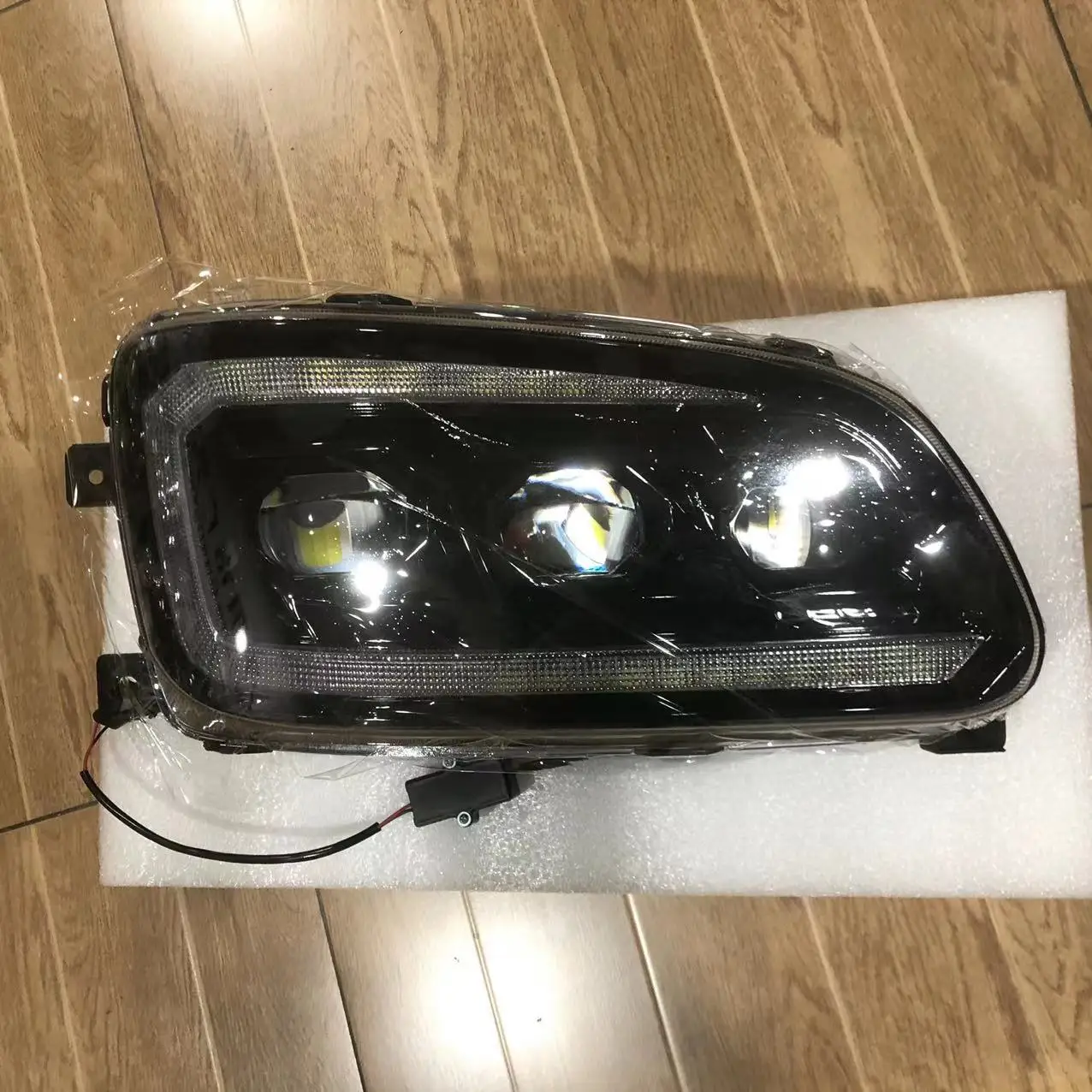 China Manufacturer Truck Spare Body Parts Truck Head Light Tail Led Lamp for Hino 500 Hino 700