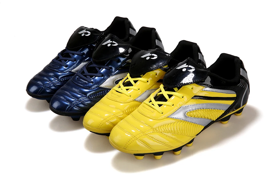 Crampons — chaussures de football pour hommes et enfants, de Sport