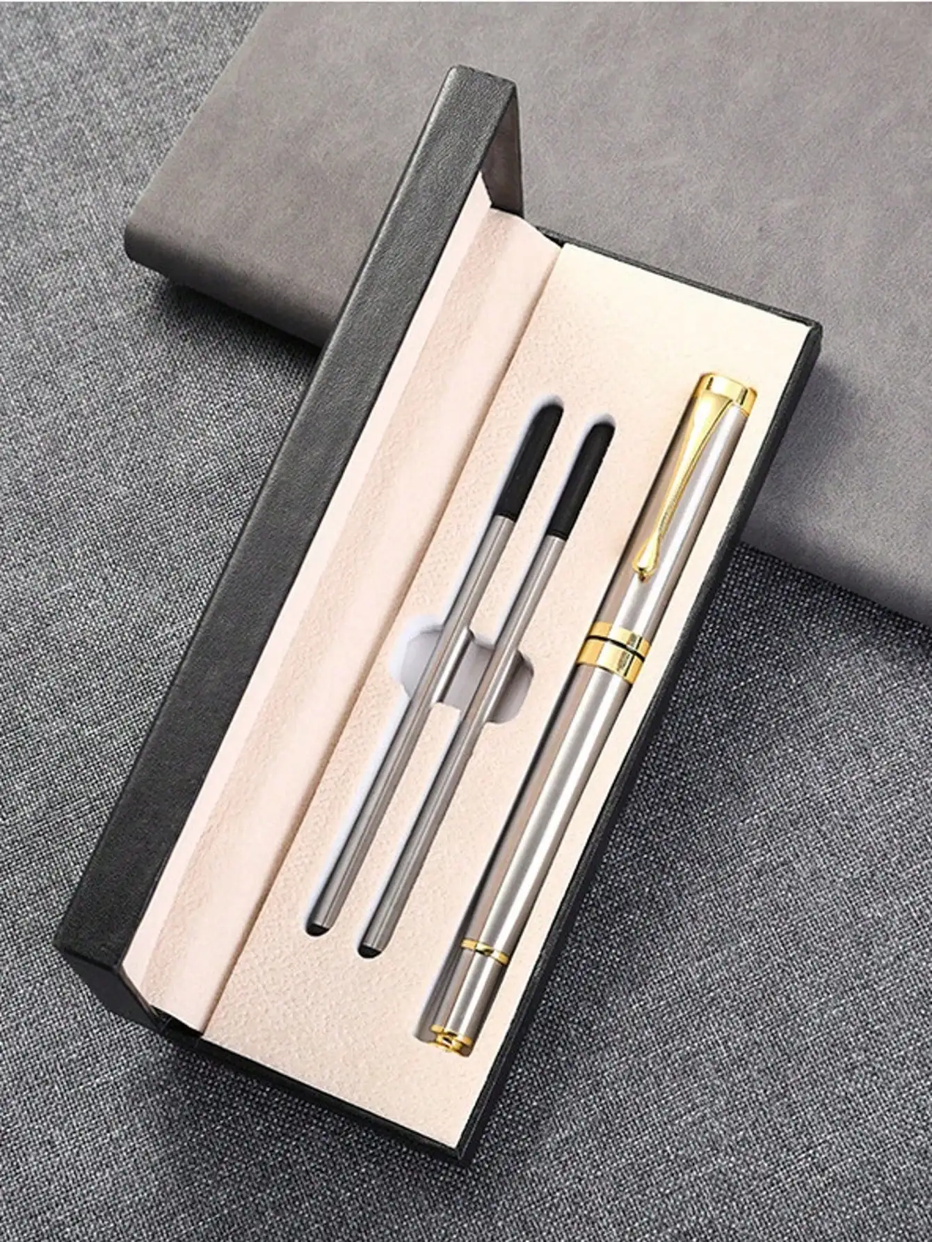 High Quality Metal Roller Pen Set Roller Tip Black and Gold Boss Signature Pens with Extra Ink Refills