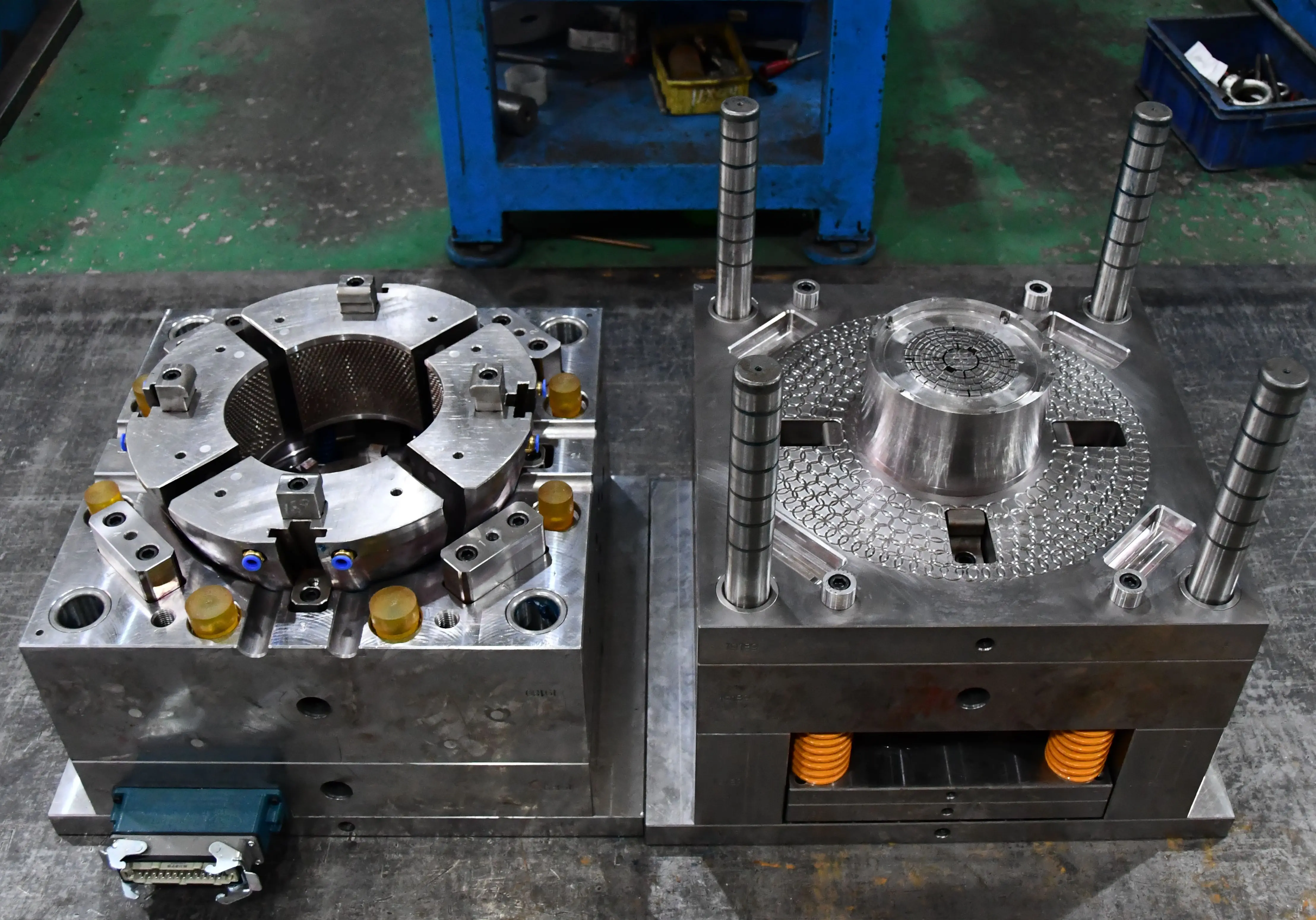 High Quality ABS and PC Injection Mold for Home Appliance Housing CNC Hot  Runner Plastic Parts P20 Mould Material supplier