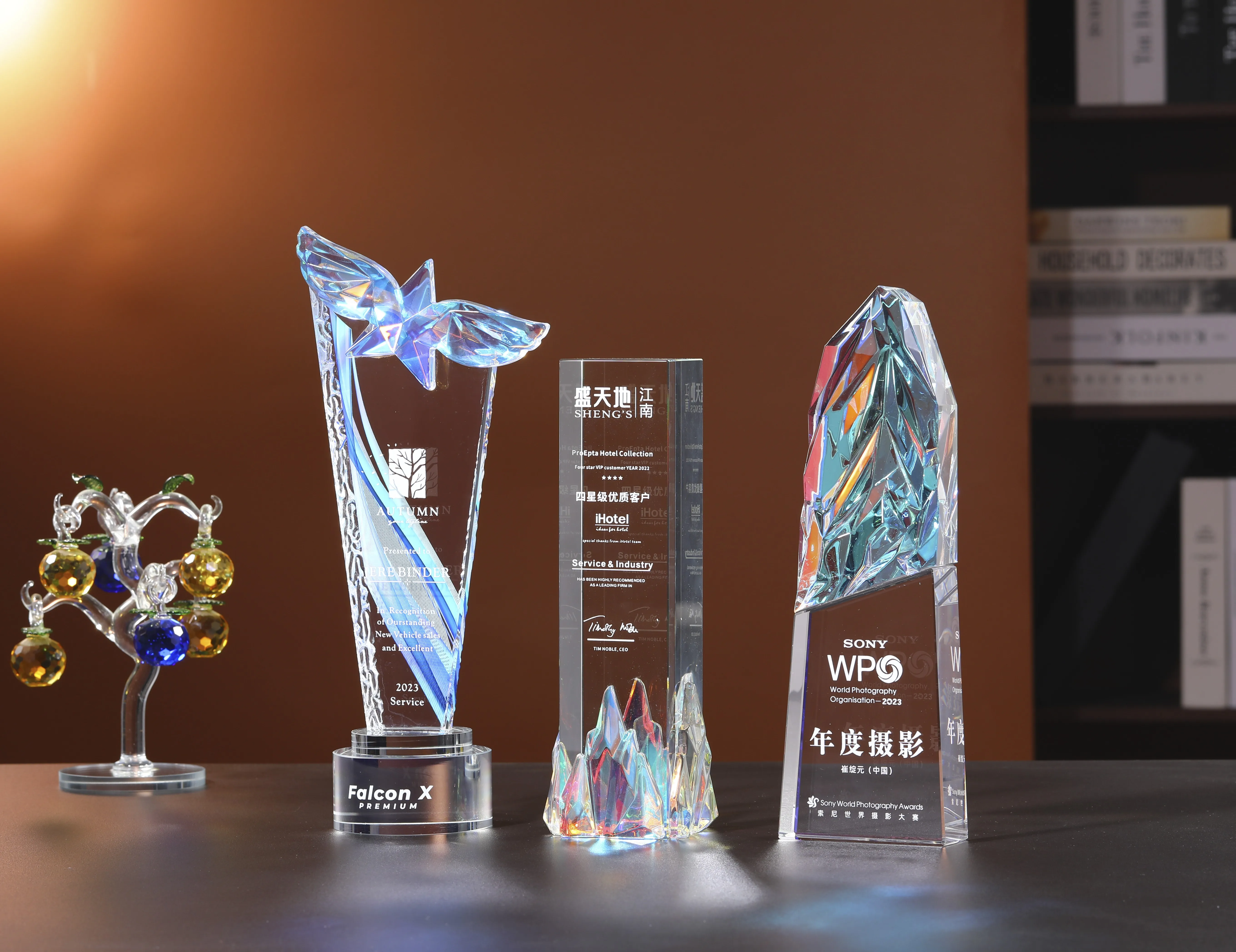 Custom Plated Crystal Trophies Cups Cheap Source From Manufacturer Award Prize Plaque in Glass and Wooden Souvenir Model