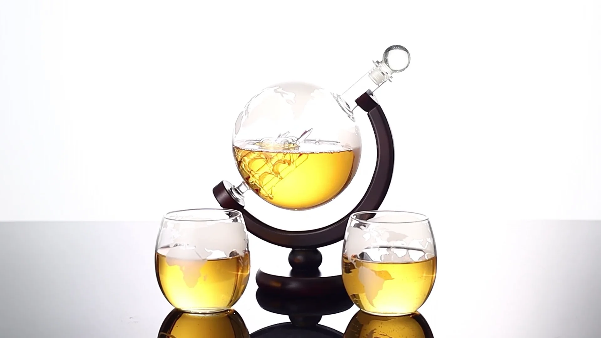 Whiskey Decanter Globe Shape Set With 2 Etched Globe Whisky Glasses ...