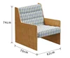 Poltrona a quadri blu e bianchi - colore legno naturale