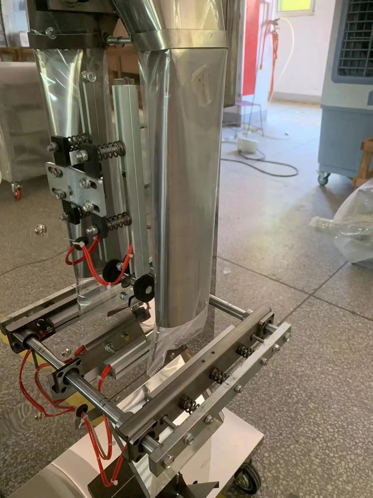 Customized Multi Purpose Counting Plastic Parts Metal Hardware Toy Food Bag Filling Sealing Vertical Packing Machine
