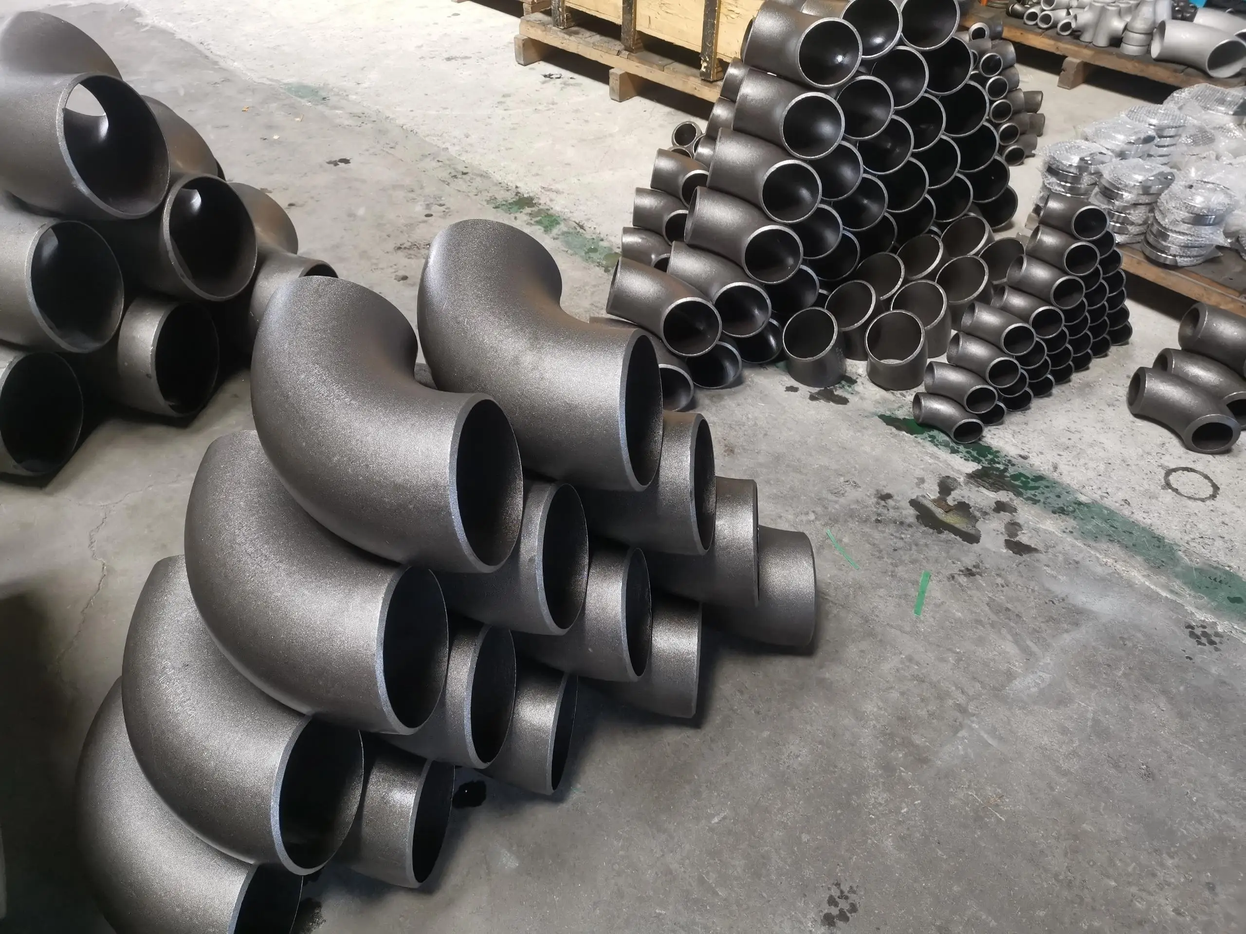 Seamless Straight Reducing Tee SCH40 DN50 ASTM A234 WPB Butt Joint ASME B16.9 Pipe Fittings