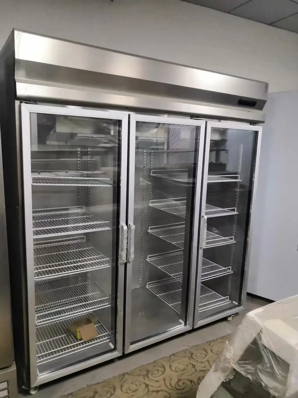 Double Three Glass Door Refrigerated Hanging Meat Refrigerator