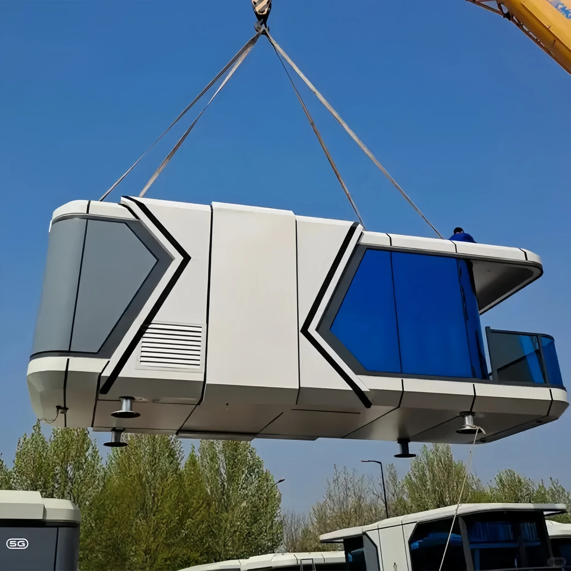 Fast Installation Spaceship Portation Commercial Space Airship 40ft Space Capsule Container House for Hotel