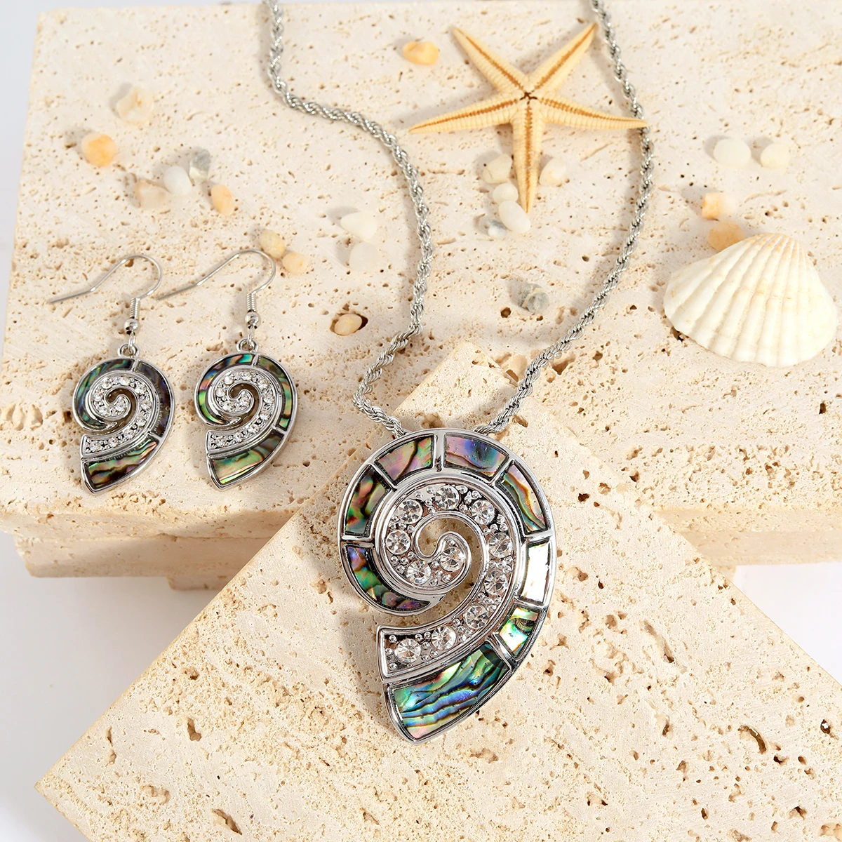 81stgeneration Orecchini a Bottone in Argento 925 con Filigrana di Conchiglia di Abalone e Mano di Hamsa | Piccoli Orecchini a Forma di Mano di Fatima in Argento Sterling