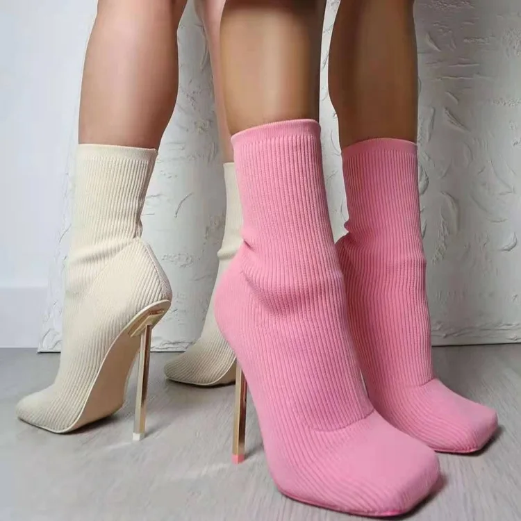 Botas de punta cuadrada: cómo combinar la tendencia del otoño-invierno 2021  | Vogue