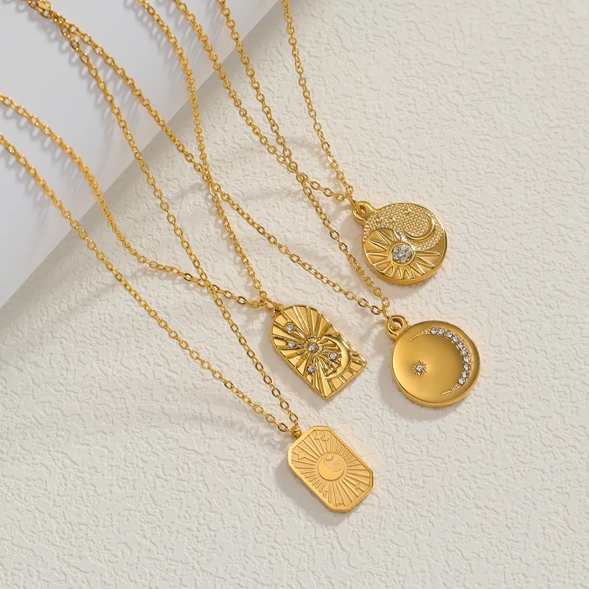 Trendy 18K Gold Plated Stainless Steel Sunburst Square Moon Sun Pendant Necklace for Women Fashionable Waterproof Jewelry Chains