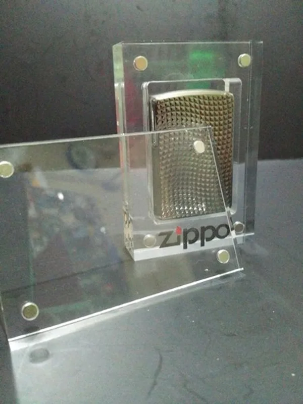 Custom Modern Acrylic Display Case with Magnet for Zippo Lighter