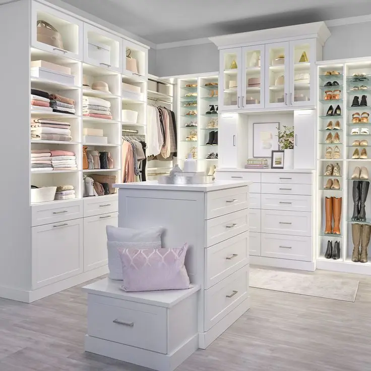 White Wardrobe Modern Luxury Design Walk in Closet with LED Light for Villa