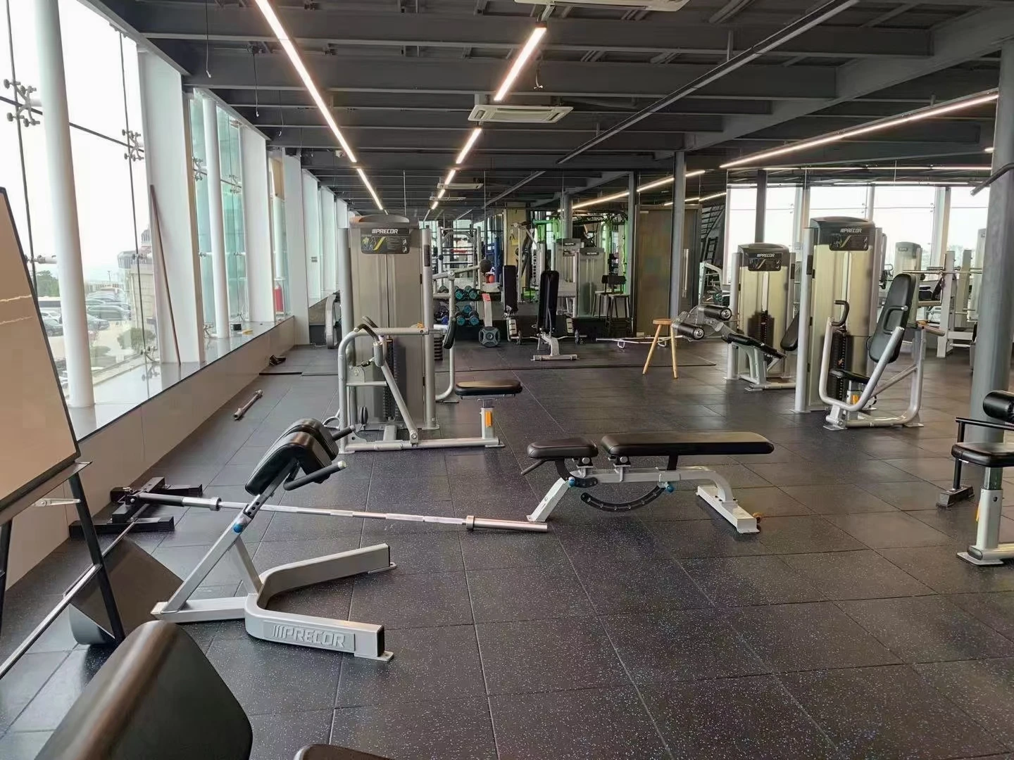 Anti-Slip Rubber Flooring Mat for Gyms Playgrounds 15-45cm Thick 6