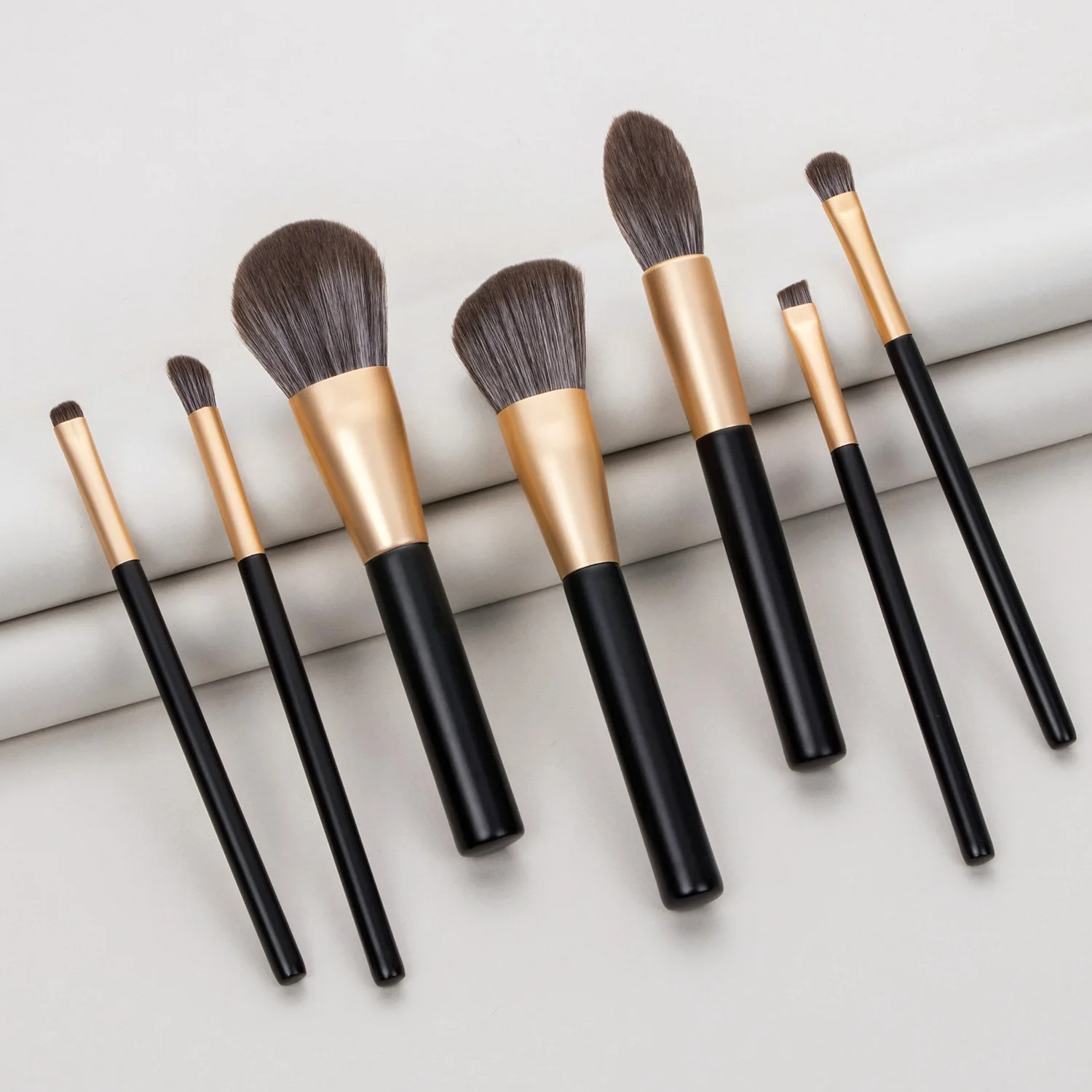 Beginner level Wholesale 7pcs private label simple Makeup Brush Cosmetic eye shadow makeup brush set for girl women