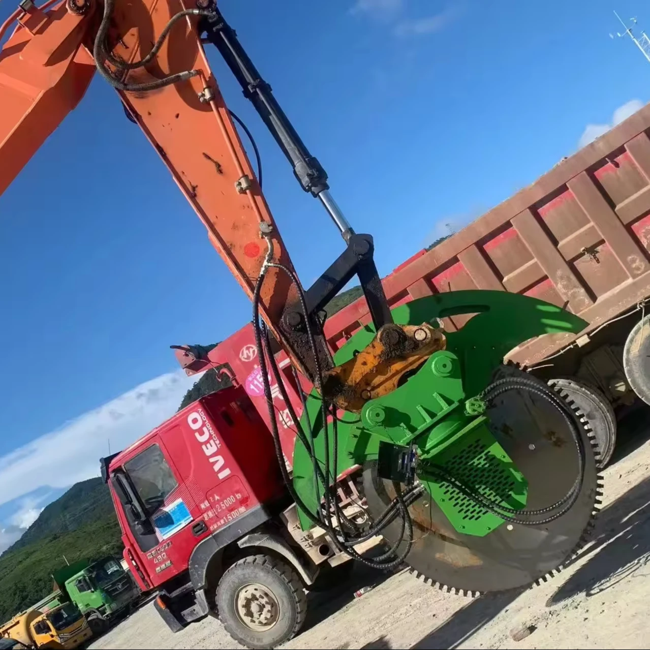 Excavator Stone Saws for Cutting Concrete and Stones