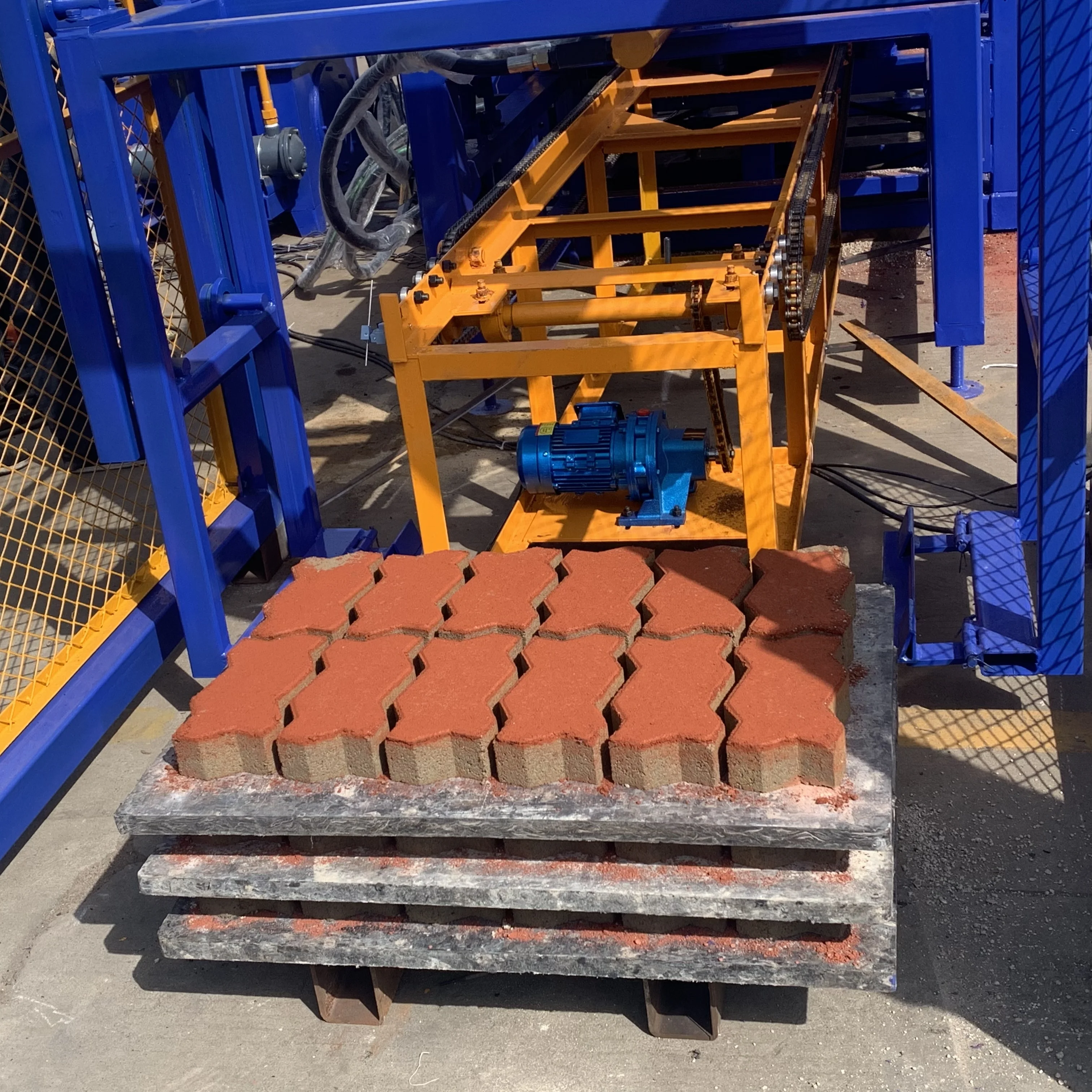 Fully Automatic Qt4-15c Concrete Block Machine Interlocking Paver Brick ...