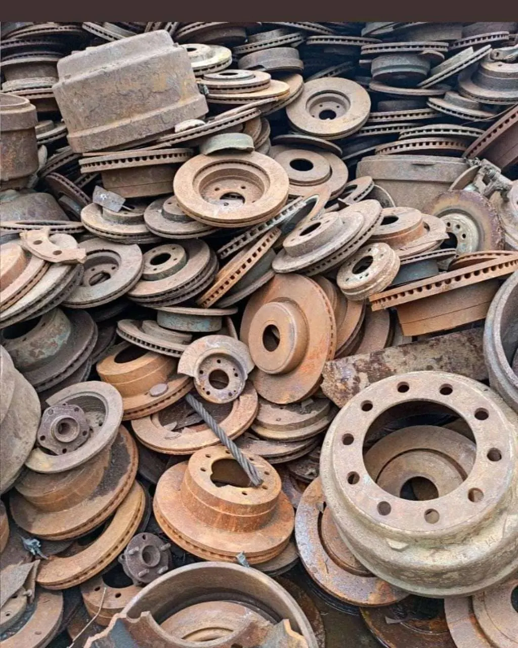 High Quality High Grade Clean Cast Iron Scrap Foundry Recycling 99.9% Fe Content Origin Bulk Supply Available Best Price Metal