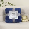Cuadros de piña azul oscuro