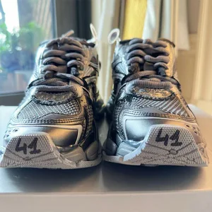 High-Quality Elastic Runner Sneakers with Soft Sole and Breathable Mesh Upper