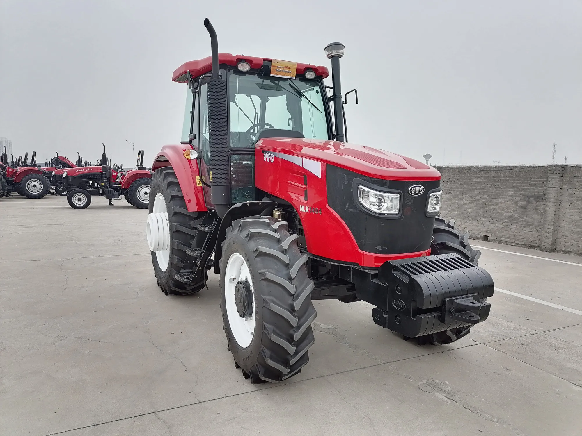 農家用トラクター YTO NLX1404 トラクター 140馬力 農業用 4WD 12+4段変速 1年保証