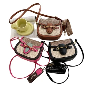 2026 New Fashion Design Saddle Shoulder Bag Ladies Vintage PU Leather Cross-body Handbag for Travel Luxury Chains Messenger Bag