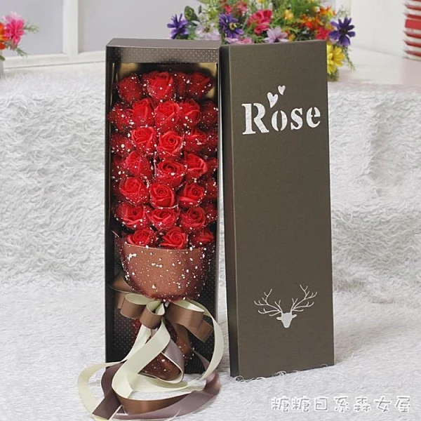 Money/Soap rose bouquet in an elegant box. Sejambak bunga duit/sabun dalam  kotak anggun/any occasion/birthday/surprise