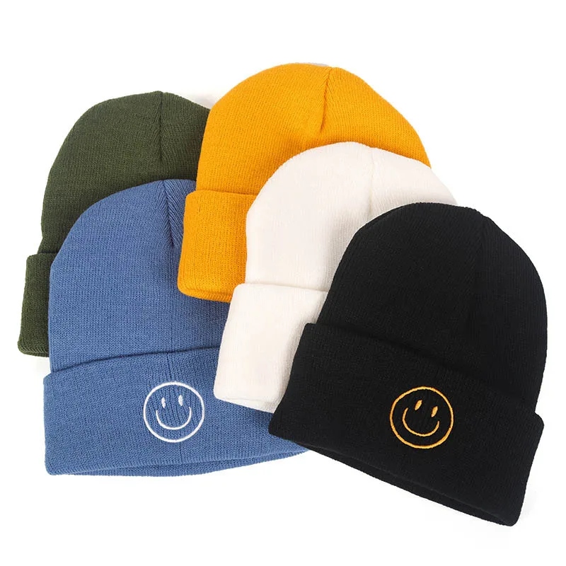 Topi Beanie Smiley Musim Dingin 