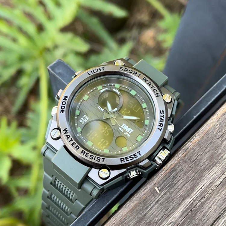 Montre de sport numérique camouflage pour homme avec grand cadran