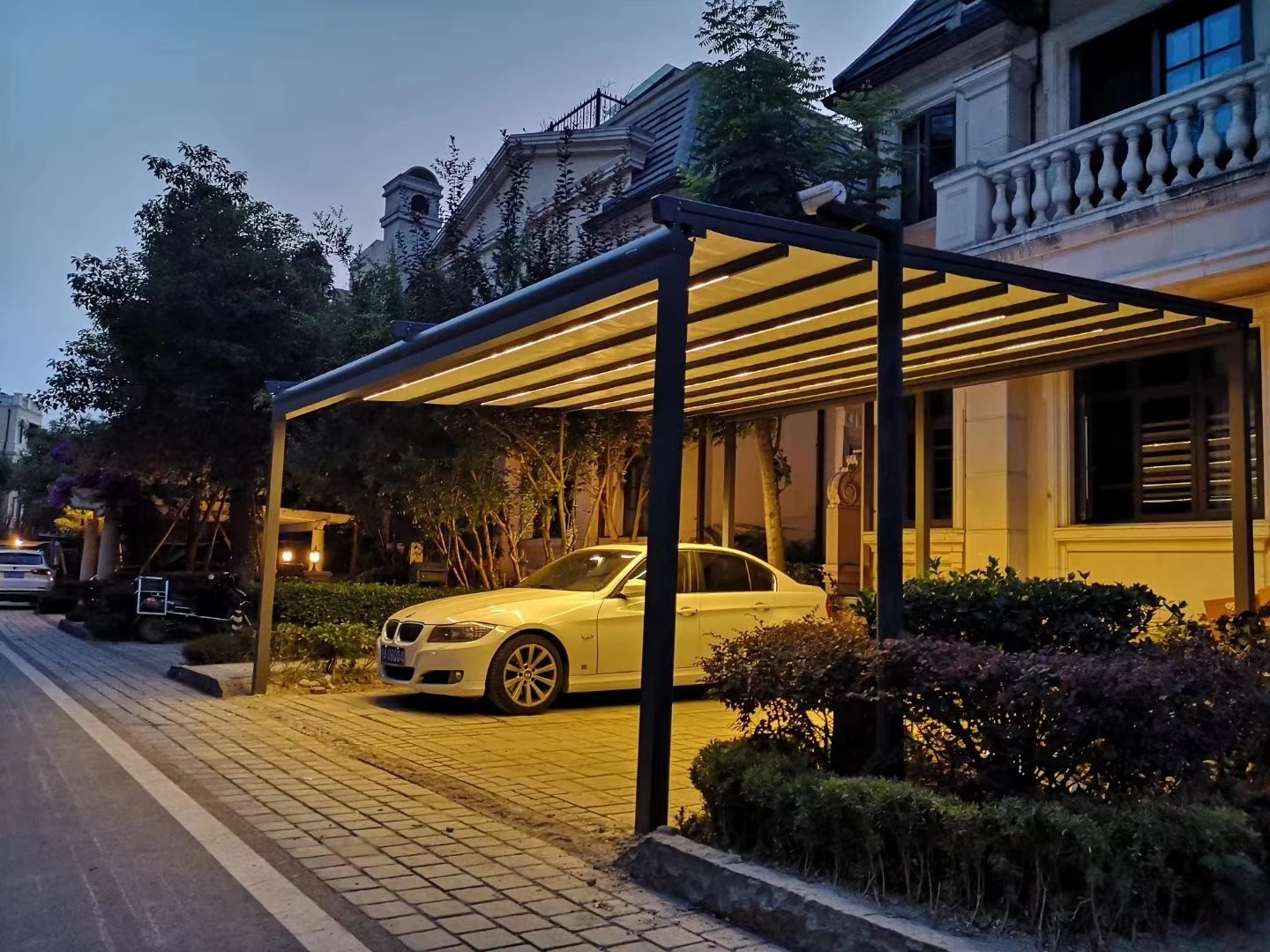 Retractable PVC Roof Pergola Customized Restaurant Villa Garden Outdoor Automatic Pergola