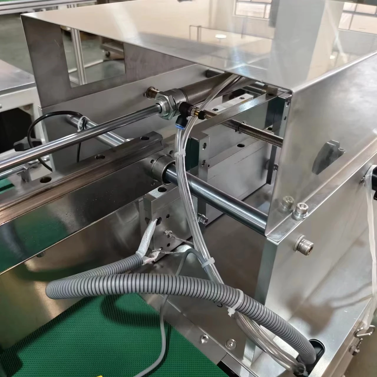 Multifunction Eraser Cigarettes Box Cellophane Over Wrapping Packing Machine for Efficient Packaging
