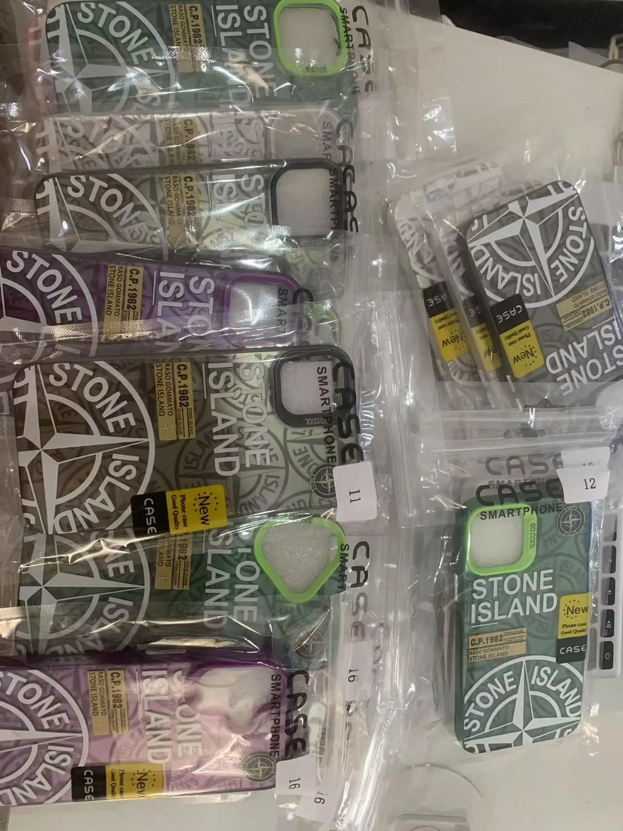 Coque Stone Island Pour IPhone 11 à 16 - TPU Antidérapant, Légère, Robuste, Fabriquée En France, Garantie 2 Ans