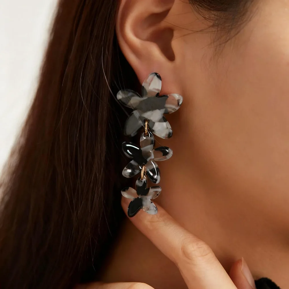 2026 Trendy Jewelry - Acrylic Board Irregular Flower Fashion Pendant - Attractive Women's Earrings
