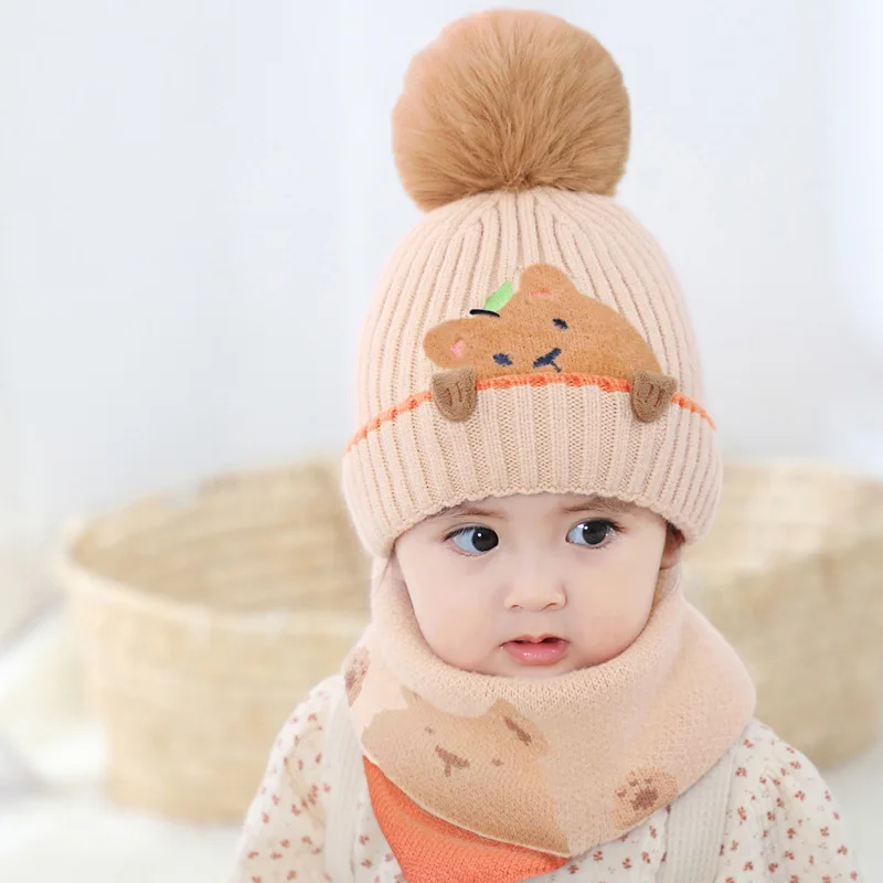 Sombreros y bufanda a rayas de oso de dibujos animados para niños