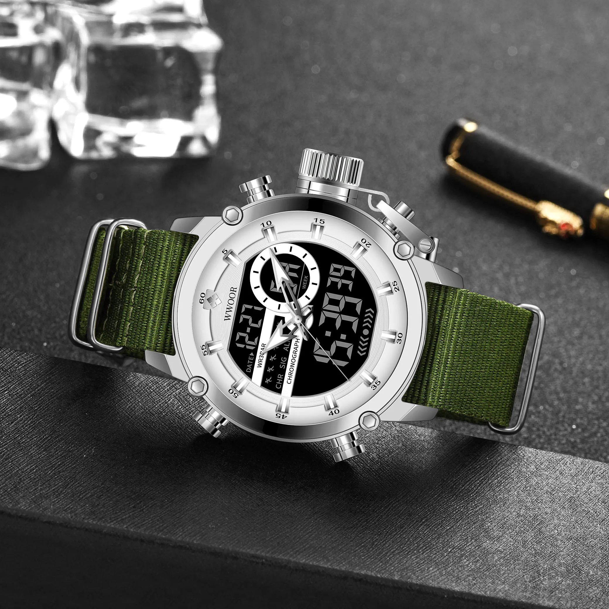 WWOOR 8882 Factory Wholesale Direct Selling Mens Wristwatch Sport Waterproof Calendar Weekly Display Dual Movement Watch Quartz