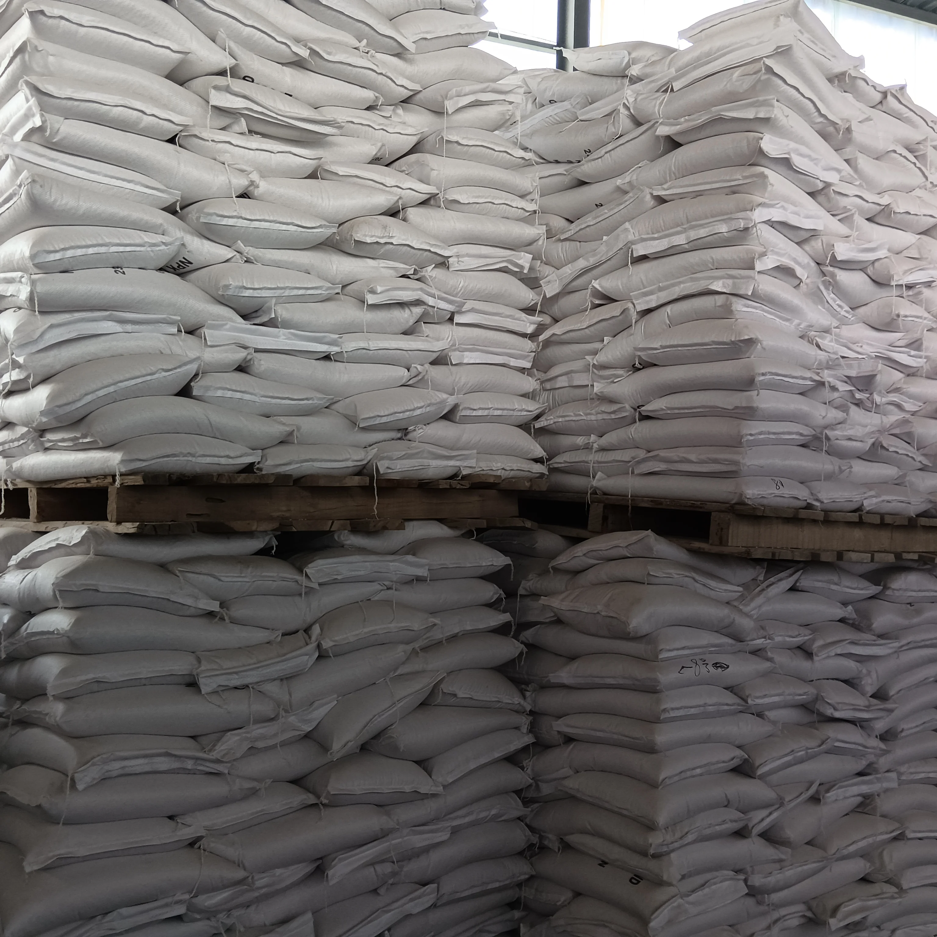 Compound Fertilizer NPK 15-15-15 Low Quality, Agriculture C Grade, Offwhite or Yellow Granular