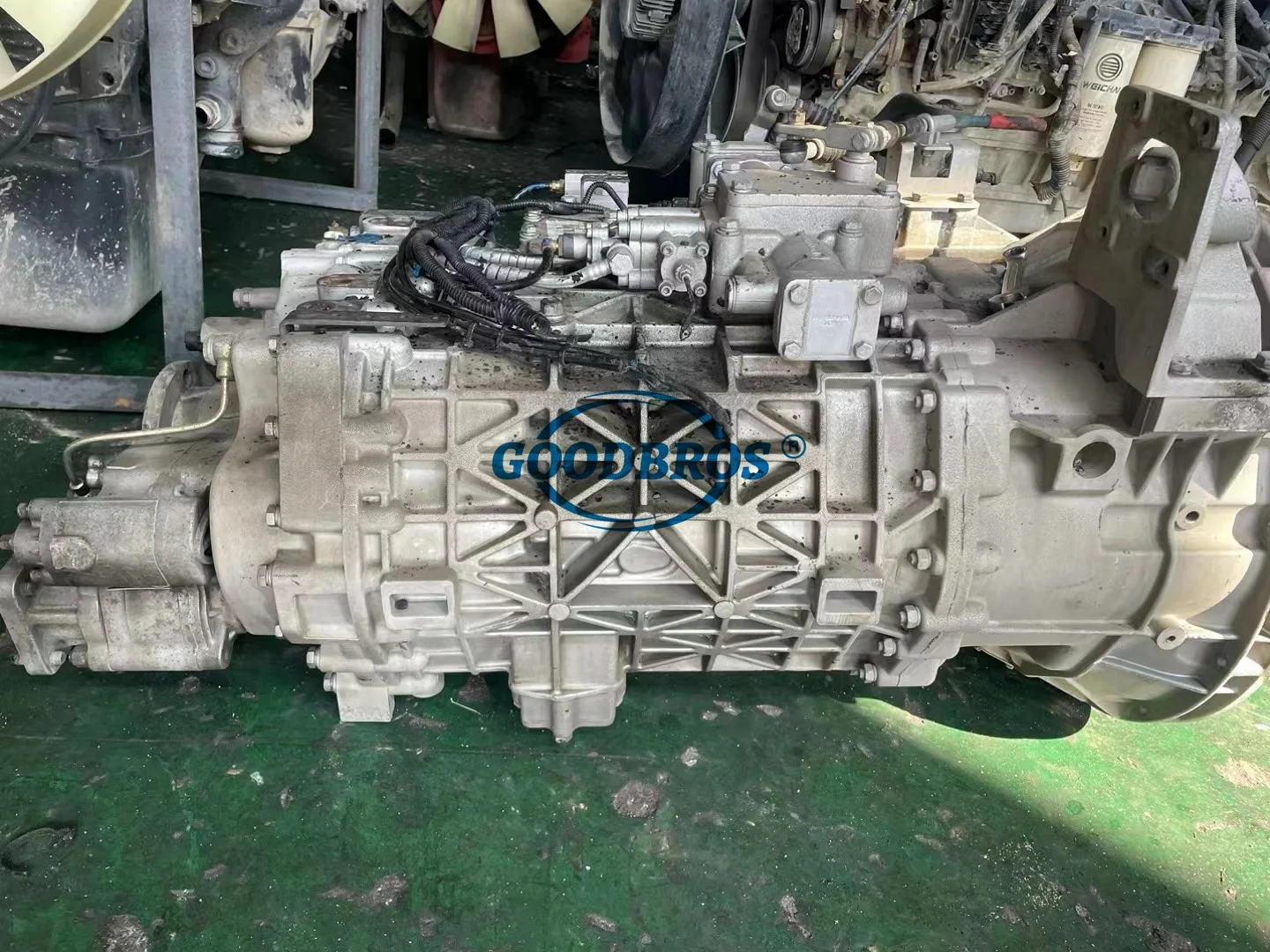 Howo 12 Speed Transmission HW12 2500Nm 25712 Gearbox