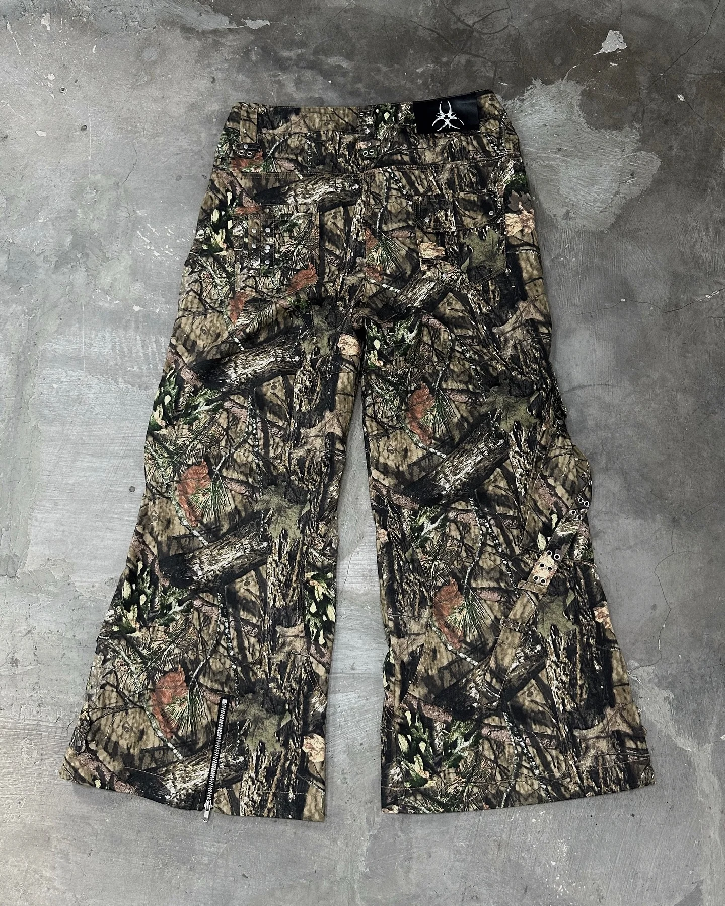 Custom Wholesale Oversized Baggy Wide Leg Real Tree Print Print Hunting Tactical Camo Camouflage Flared Cargo Pants for Men gallery 3