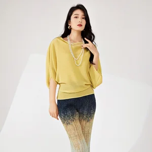 Women's Vintage-Style Retro Pleated T-Shirt Spring and Summer Fashion Loose Casual Stretch Woven Top Printed Off the Shoulder