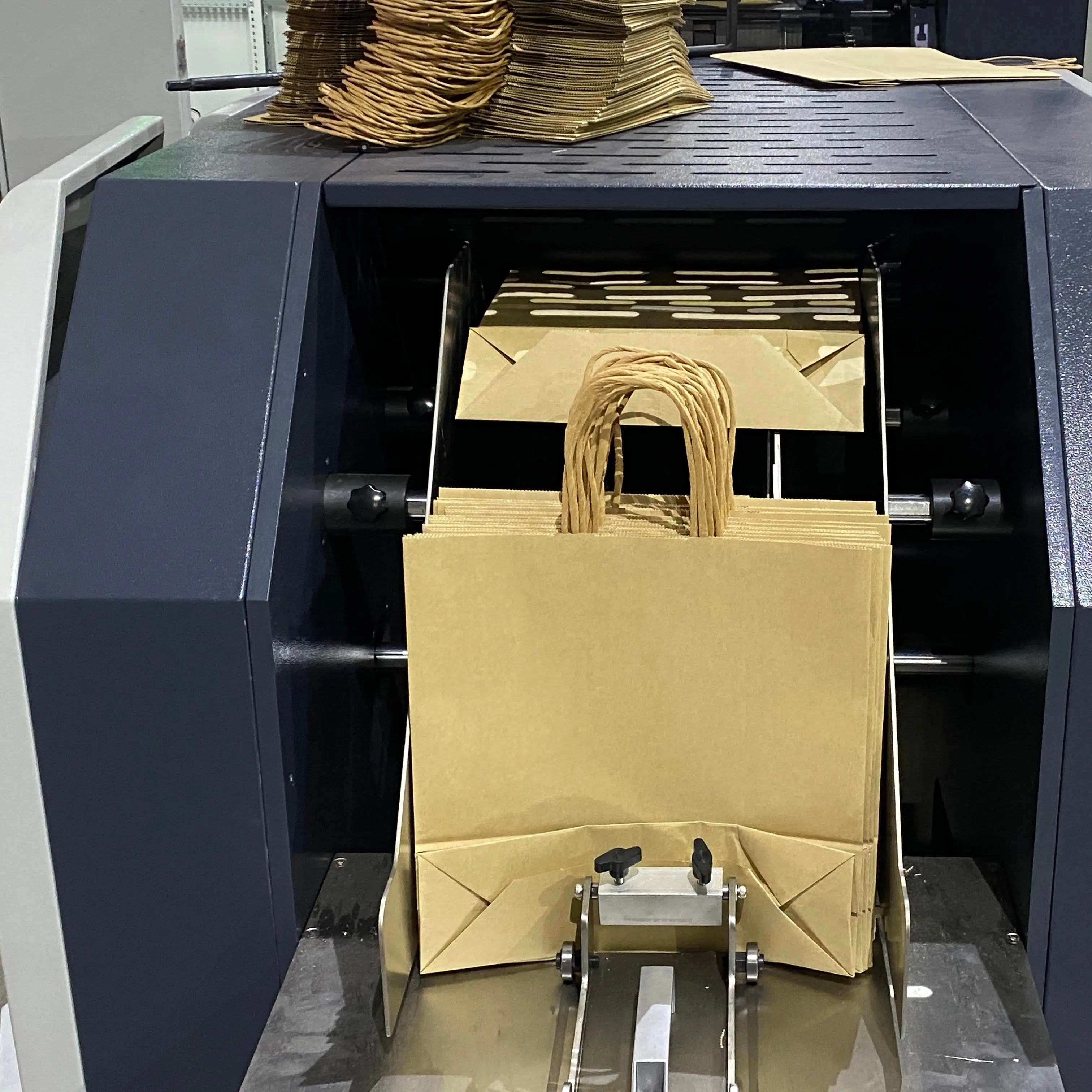 Cara Machinery Fully Automatic  Handbag Shopping Boutique Thick Paper Bag Making Machine Bottom Card Pasting Automatic