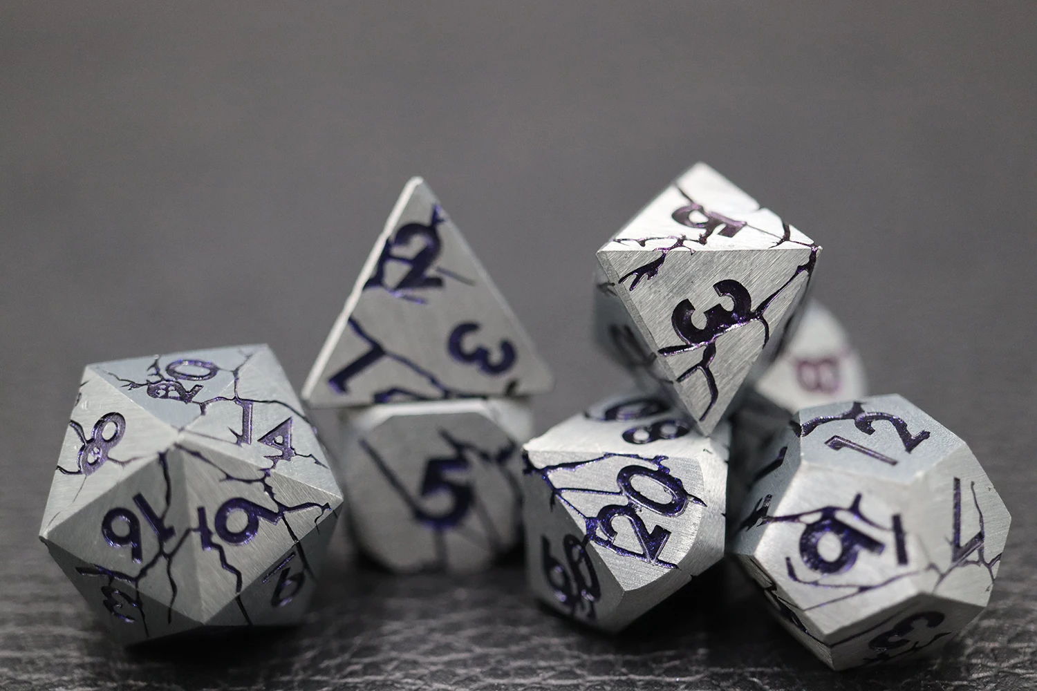 7pcs Dungeons and Dragons DND Dice Set Zinc Alloy Crack Style Dice for Pole Playing Games factory
