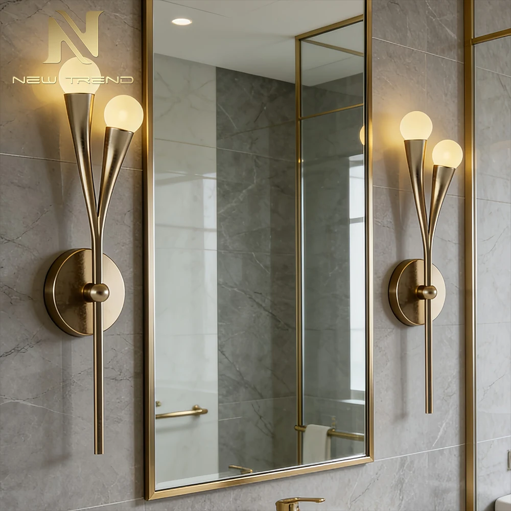 Applique murale moderne CPL-480 en laiton brossé – Lampe de chevet à globe en verre opalin laiteux LED pour chambre d’hôtel