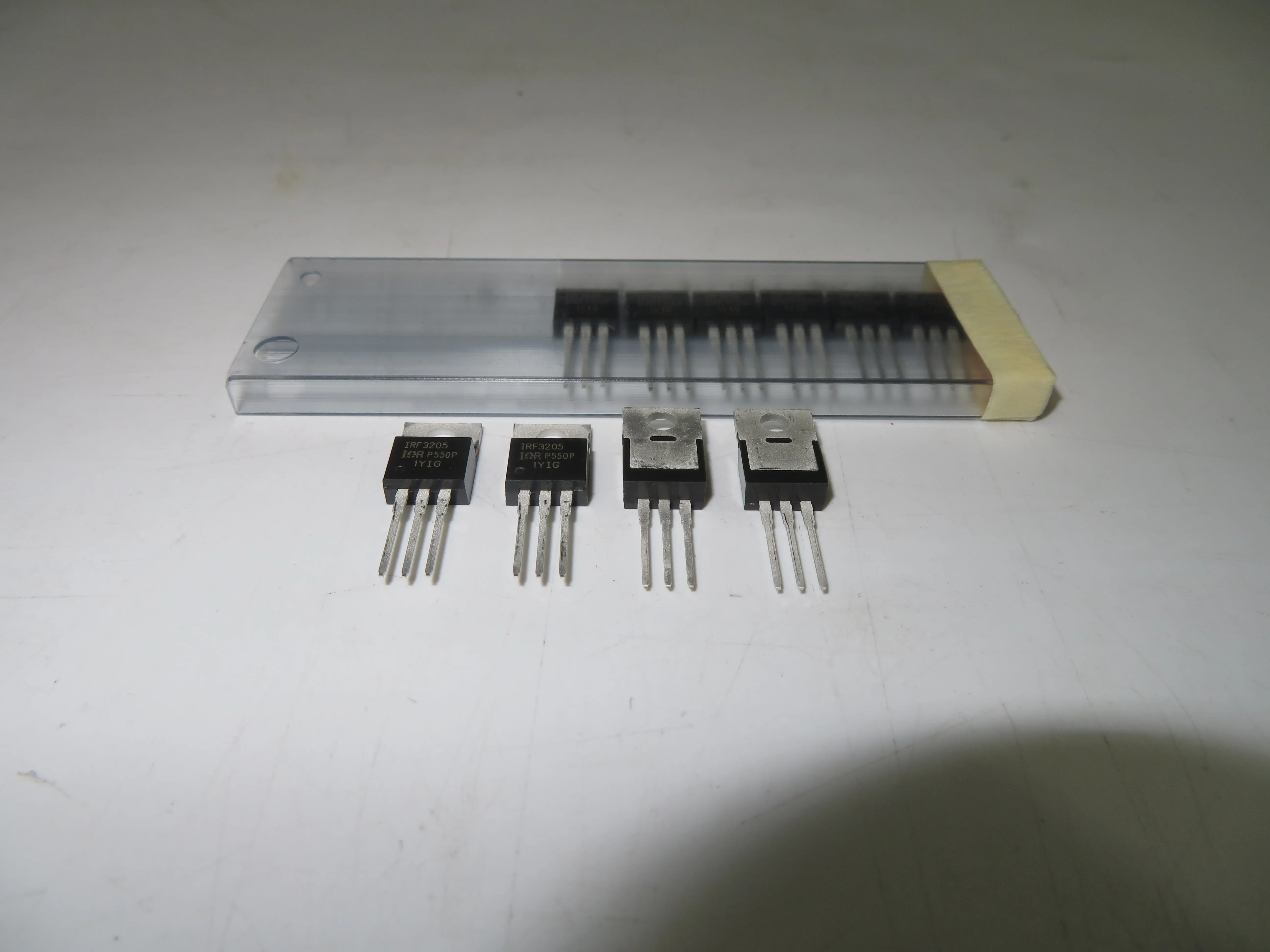 10 Stück IRF3205 MOSFET – 55V, 98A, 8mOhm, TO-220, Ideal Für Schaltungen, Netzteile & Motorsteuerungen