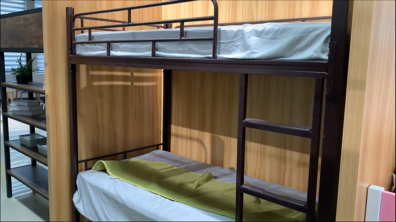 После школы кровать. Капсульные кровати для хостела. Капсульная кровать. Шумоизоляционные кровати. Кровать звуконепроницаемая.